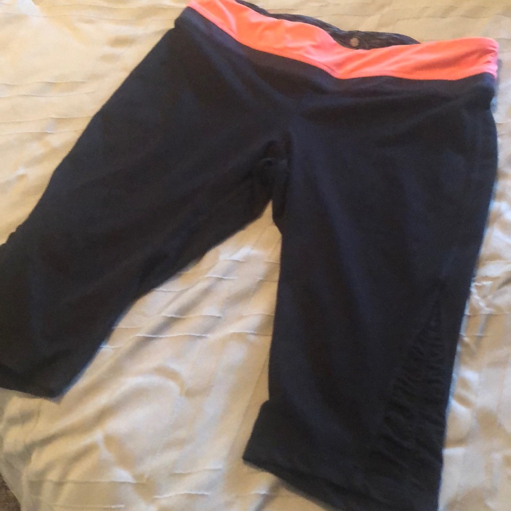 Yoga pants crop